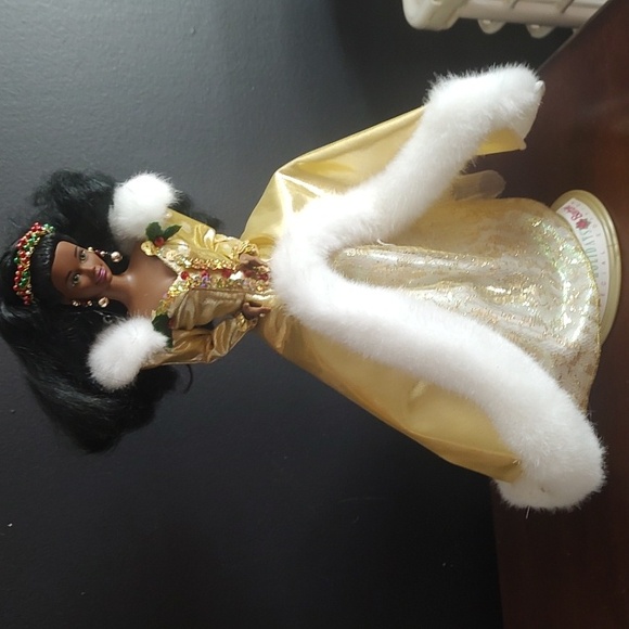 Happy Holiday Barbie/1994 - Picture 2 of 9